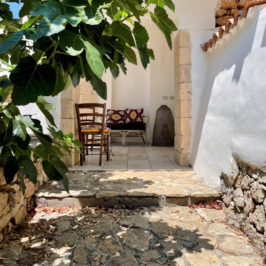 Casa Vacanze Capurre "Trulli E Pajare A Due Passi Dal Pizzo" กัลลีโปลี ภายนอก รูปภาพ