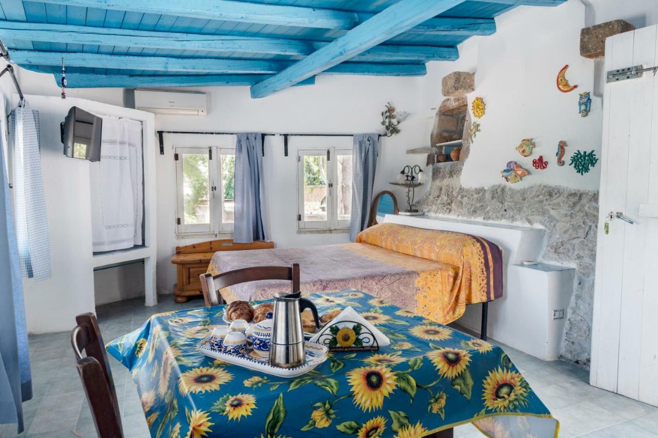 Casa Vacanze Capurre "Trulli E Pajare A Due Passi Dal Pizzo" กัลลีโปลี ภายนอก รูปภาพ