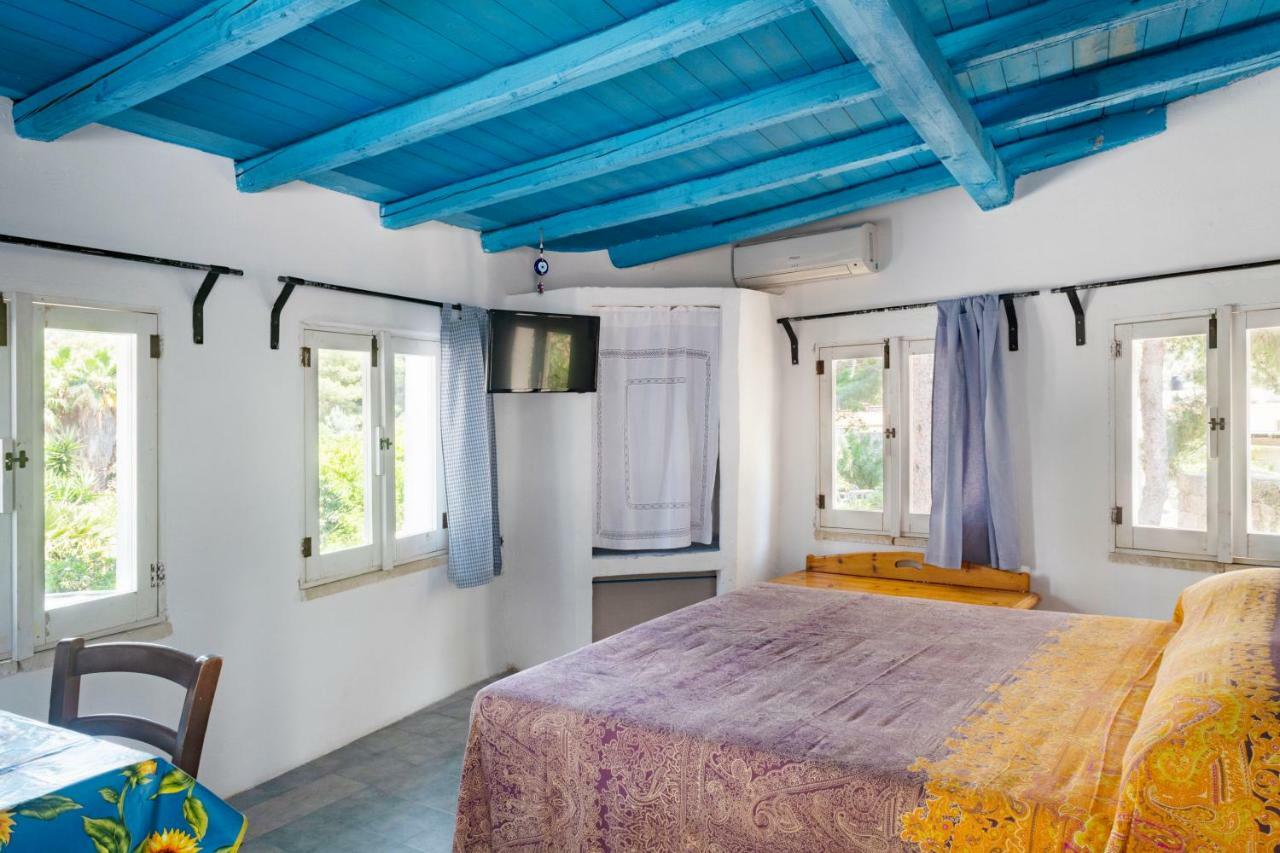 Casa Vacanze Capurre "Trulli E Pajare A Due Passi Dal Pizzo" กัลลีโปลี ภายนอก รูปภาพ
